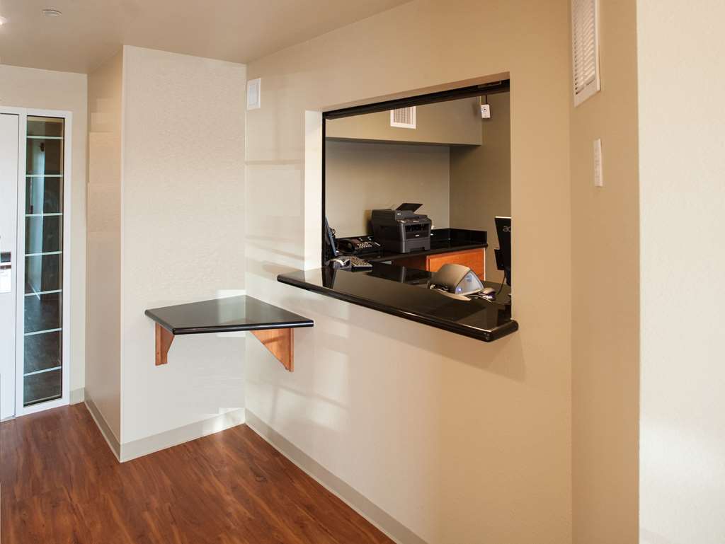 Woodspring Suites 포트웨인 내부 사진